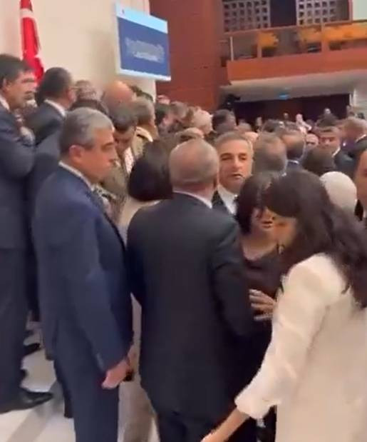 Alpay Özalan'ın Ahmet Şık'a saldırıp kaçmasının yakın görüntüleri ortaya çıktı - Resim: 10